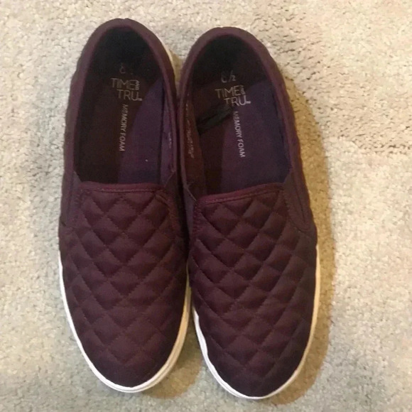 Time and Tru Women's Quilted Slip-On Shoes - Burgundy - Picture 2 of 9